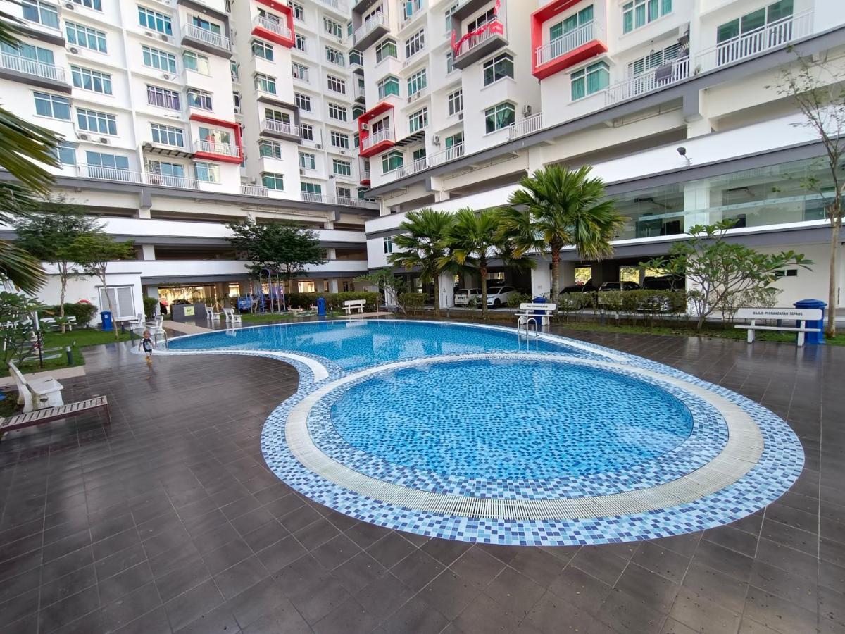 Klia Ehsan Residence Sepang Nilai Greenery 8 Pax Air-Con Extérieur photo