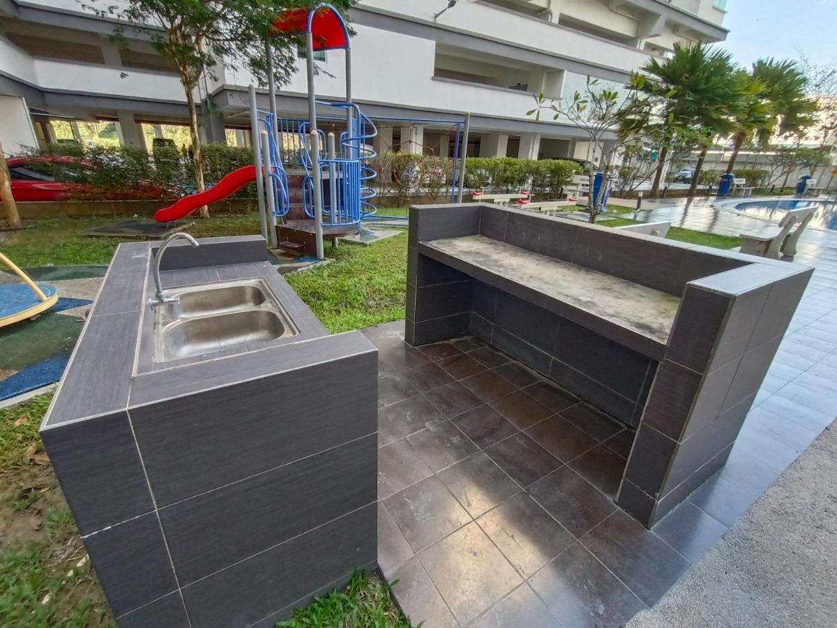 Klia Ehsan Residence Sepang Nilai Greenery 8 Pax Air-Con Extérieur photo